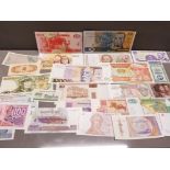 WORLD BANKNOTES COLLECTION OF OVER 25 UNCIRCULATED ORIGINAL NOTES ALL DIFFERENT