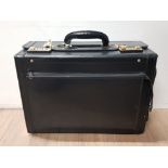 BLACK LEATHER PILOTS LOCKABLE BRIEFCASE IN GOOD CONDITION HEIGHT 11INCHES X WIDTH 16 INCHES