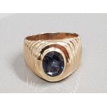 9CT GOLD BLUE STONE RING 9.8G SIZE R1/2