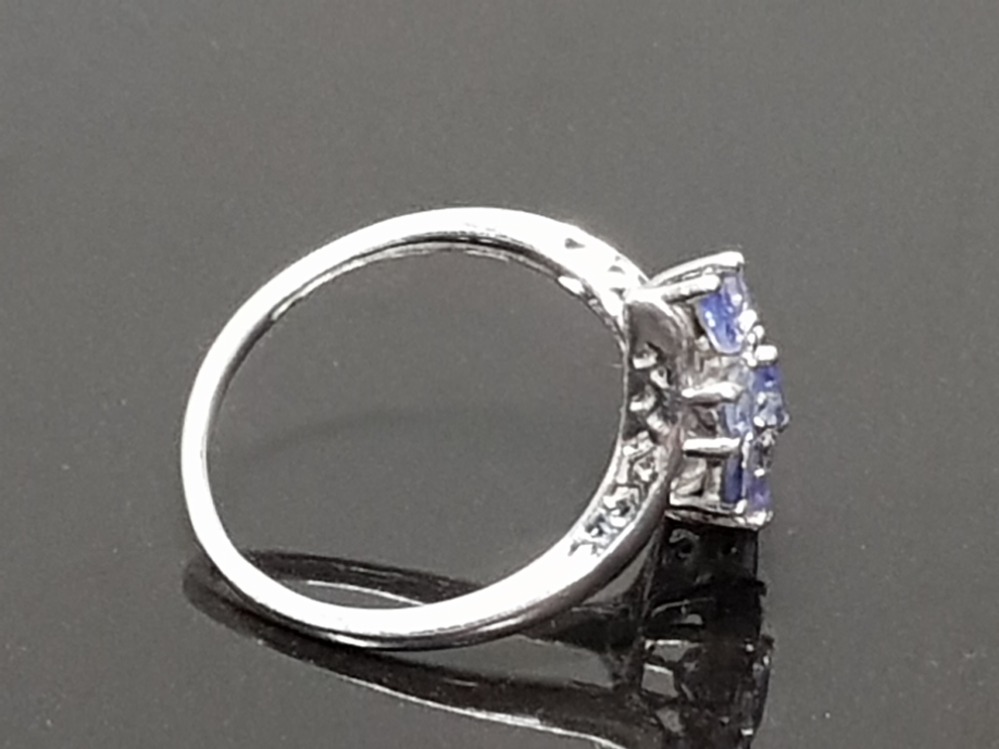 SILVER AND TANZANITE CLUSTER RING - Image 2 of 2