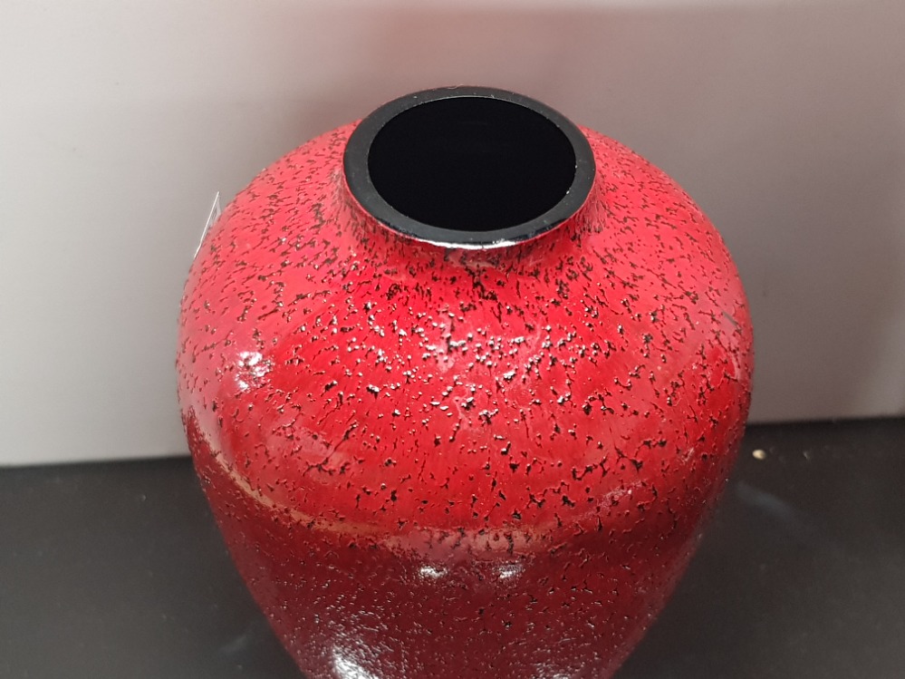 PAIR OF RED DARK CRYSTAL VASES BY STUART STRATHEARN AND DESIGNED BY IESTYN DAVIES - Image 2 of 3