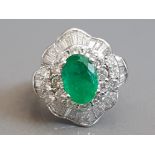 18CT WHITE GOLD EMERALD AND DIAMOND CLUSTER RING 8.8G SIZE P