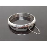 SILVER HOLLOW ENGRAVED HINGED BANGLE