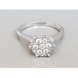 9CT WHITE GOLD DIAMOND CLUSTER SOLITAIRE RING 2.9G SIZE L1/2