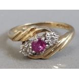 9CT YELLOW GOLD RUBY AND DIAMOND THREE STONE RING 2.3G SIZE L