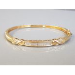 18CT YELLOW GOLD BAGUETTE DIAMOND BANGLE 18.3G