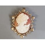 LARGE OVAL SHAPED YELLOW GOLD CAMEO BROOCH 15.2G