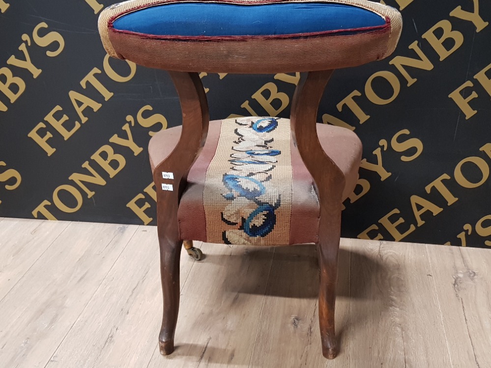 EDWARDIAN MAHOGANY BEDROOM CHAIR WITH UPHOLSTERED SEAT AND BACK REST ON BRASS CASTORS - Image 3 of 3