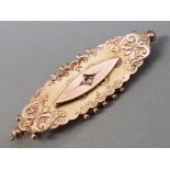 9CT YELLOW GOLD ORNATE BROOCH SET WITH ONE ROUND CUT DIAMOND 2.4G SIZE 41MM