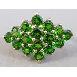 9CT YELLOW GOLD GREEN STONE CLUSTER RING 3G SIZE L1/2