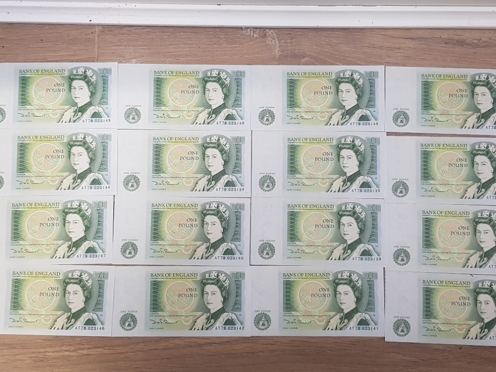 TEN BANK OF ENGLAND 1981-84 ONE POUND SOMERSET BANKNOTES CONSECUTIVE SOME MINOR BENDS