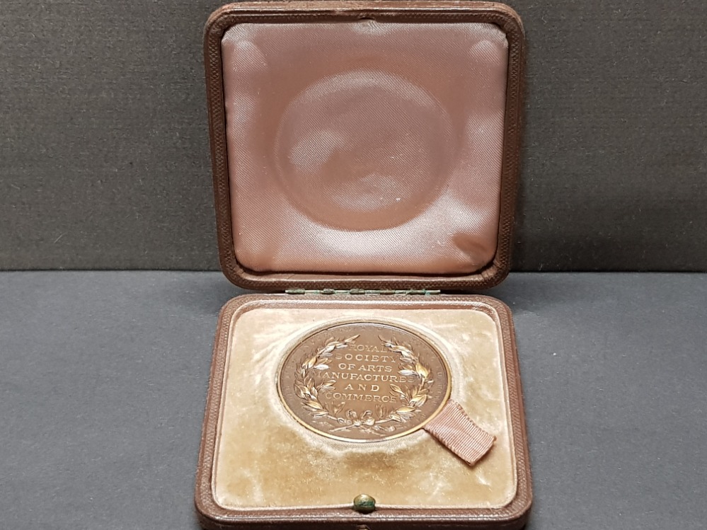 THE ROYAL SOCIETY OF ARTS MANUFACTURES AND COMMERCE PRINCE ALBERT MEDAL IN ORIGINAL PRESENTATION - Image 3 of 3