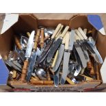 A BOX CONTAINING A LARGE QUANTITY OF ASSORTED CUTLERY INCLUDING VINERS ETC