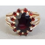 9CT YELLOW GOLD OVAL RED STONE CLUSTER RING 4.9G SIZE N1/2