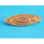 9CT GOLD ORNATE BROOCH SET WITH ONE ROUND CUT DIAMOND 3G SIZE 45MM