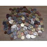 BAG CONTAINING A LARGE QUANTITY OF USA ONE DIME QUARTER DOLLAR COINS AND EURO COINS 10 PLUS 20