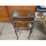 A NEST OF 3 CARVED MAHOGANY TABLES WALNUT AND GLASS TOPPED