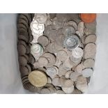 A BOX CONTAINING A LARGE QUANTITY OF VINTAGE 6 PENCE PIECES AND SHILLINGS ETC DATING 1948 1968 ETC