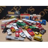 A BOX OF MISCELLANEOUS DIE CAST VEHICLES INCLUDES CORGI MATCHBOX ETC