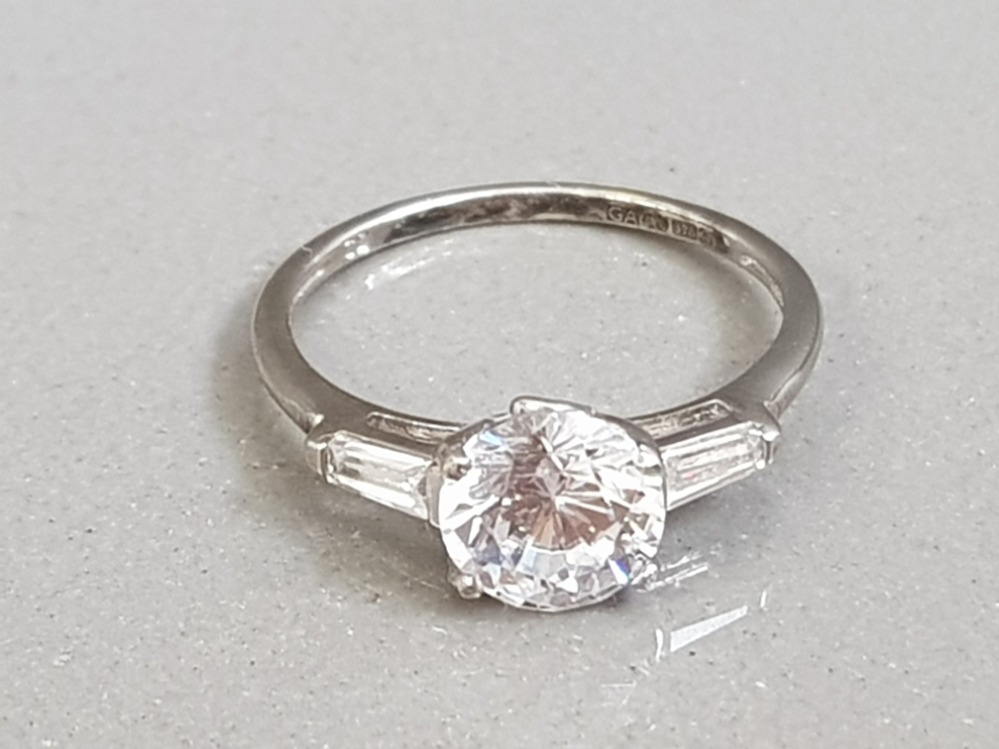 9CT WHITE GOLD ONE STONE CZ RING 1.9G SIZE L1/2