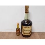 A VINTAGE 70% PROOF BOTTLE OF HENNESSY VERY SPECIAL COGNAC 24 FL OZS (68CL) TOGETHER WITH A