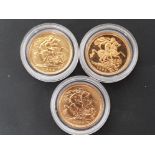 SET OF THREE 22CT UK GOLD HALF SOVEREIGNS DATED 1982, 1999 PROOF AND 2000, IN DISPLAY CASE