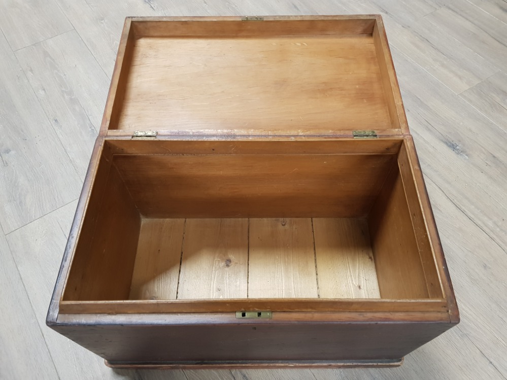 WOODEN CHEST 52CMS X 33CMS X 30CMS - Image 2 of 2