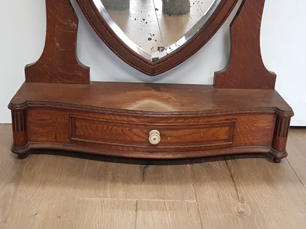 EDWARDIAN MAHOGANY BEVELLED SHIELD BACK DRESSING TABLE MIRROR WITH FITTED SINGLE DRAWER - Image 2 of 3