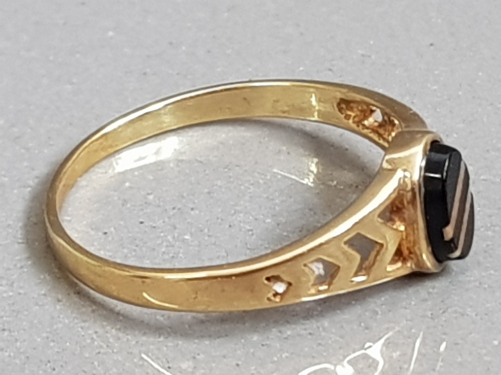 9CT GOLD BLACK ONYX RING 1.2G SIZE N - Image 2 of 2