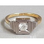 18CT GOLD DIAMOND SOLITAIRE RING WITH WHITE GOLD 3.3G SIZE M