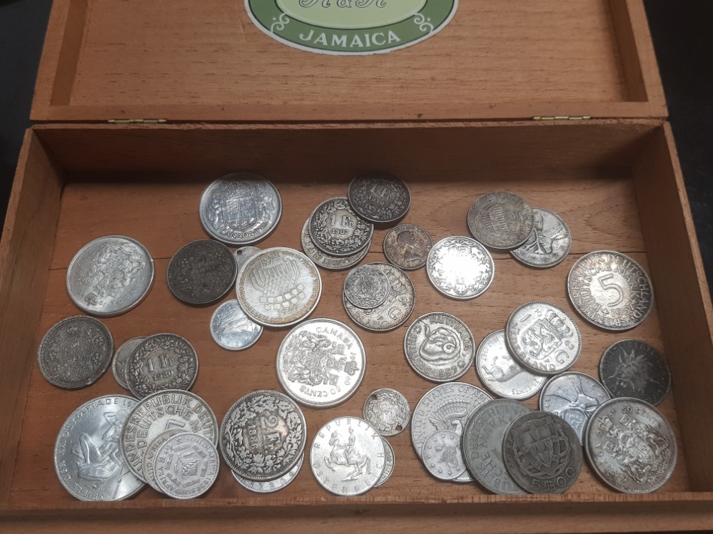 CIGAR BOX CONTAINING MISCELLANEOUS SILVER COINAGE FROM AROUND THE WORLD, OVER 8 OUNCES IN WEIGHT - Image 2 of 2