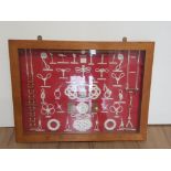 WALL HANGING TEAK FRAMED DISPLAY BOX CONTAINING MULTIPLE SHIP KNOT DIORAMA