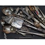 BOX OF SILVER PLATED CUTLERY CAKE SLICE, TONGS ETC ALSO INCLUDES SET OF 6 INDIAN SILVER SPOONS