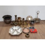 A BOX OF MISCELLANEOUS METAL WARE INCLUDES SILVER PLATE MISC BRASS SUCH AS TRENCH ART ETC