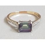 9CT GOLD RECTANGULAR STONE AND CZ SET SHOULDERS