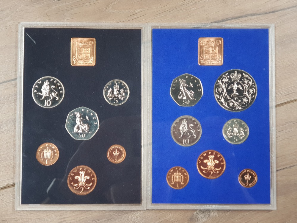 2 UK ROYAL MINT PROOF SETS DATED 1976 AND 1977 COMPLETE IN ORIGINAL BACKS