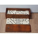 A VINTAGE WOODEN BOXED SET OF DOMINOS