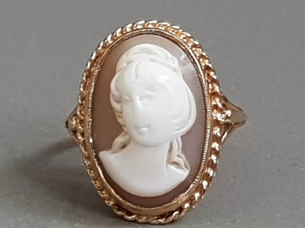 9CT GOLD LARGE CAMEO RING 4.5G SIZE N1/2