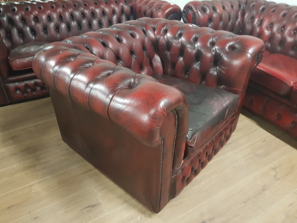 2 X 3 SEATER OX BLOOD RED LEATHER CHESTERFIELD AND 1 OX BLOOD CHAIR - Image 4 of 4