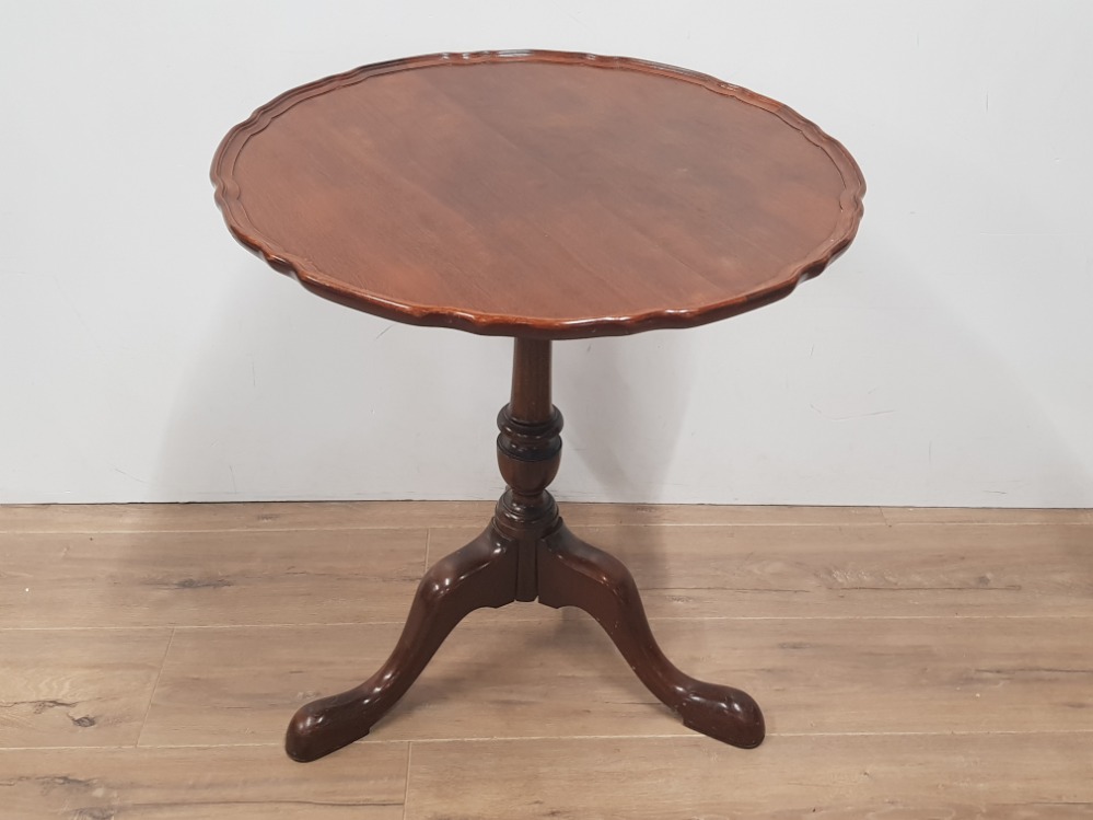 CIRCULAR TOPPED FLAMED MAHOGANY SNAP TOP TABLE ON PEDESTAL BASE