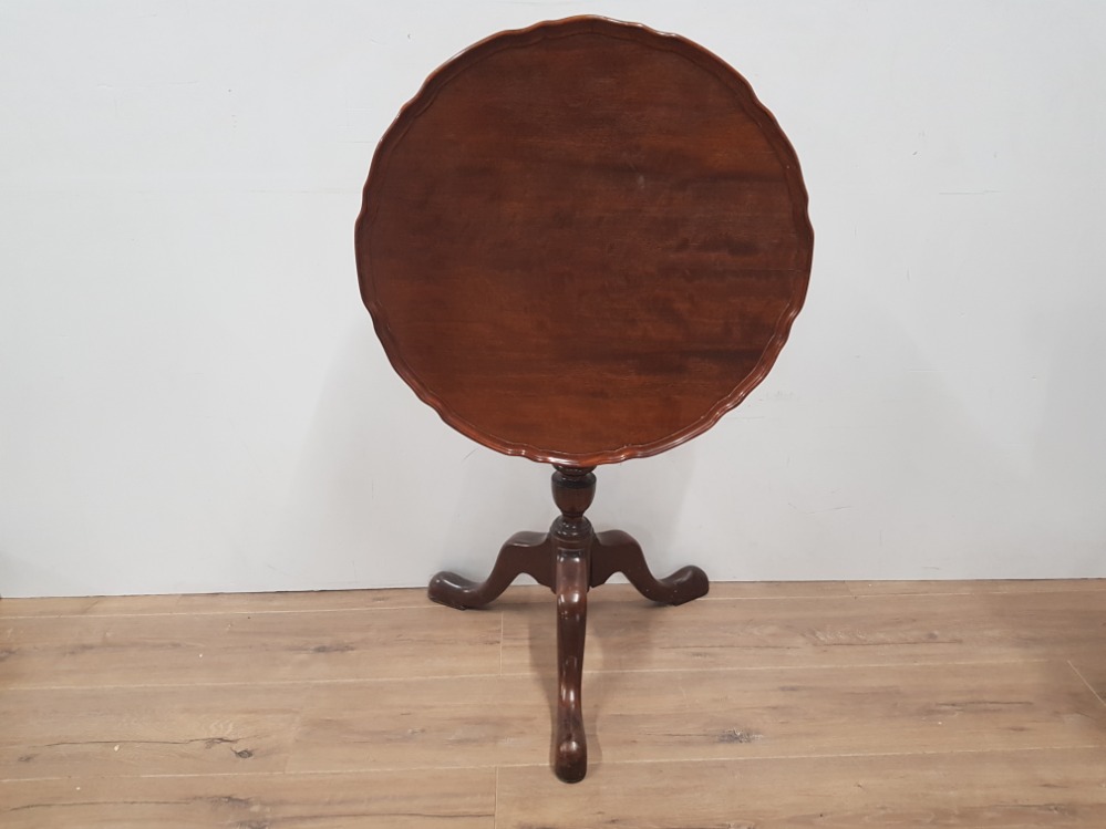 CIRCULAR TOPPED FLAMED MAHOGANY SNAP TOP TABLE ON PEDESTAL BASE - Image 2 of 2