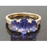 18CT YELLOW GOLD TANZANITE SET RING, CLARITY VS, COLOUR AAA MINIMUM, OVAL SHAPED CUT 4.1G SIZE N