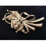 14CT YELLOW GOLD FLORAL RIBBON BROOCH 5.3GRMS