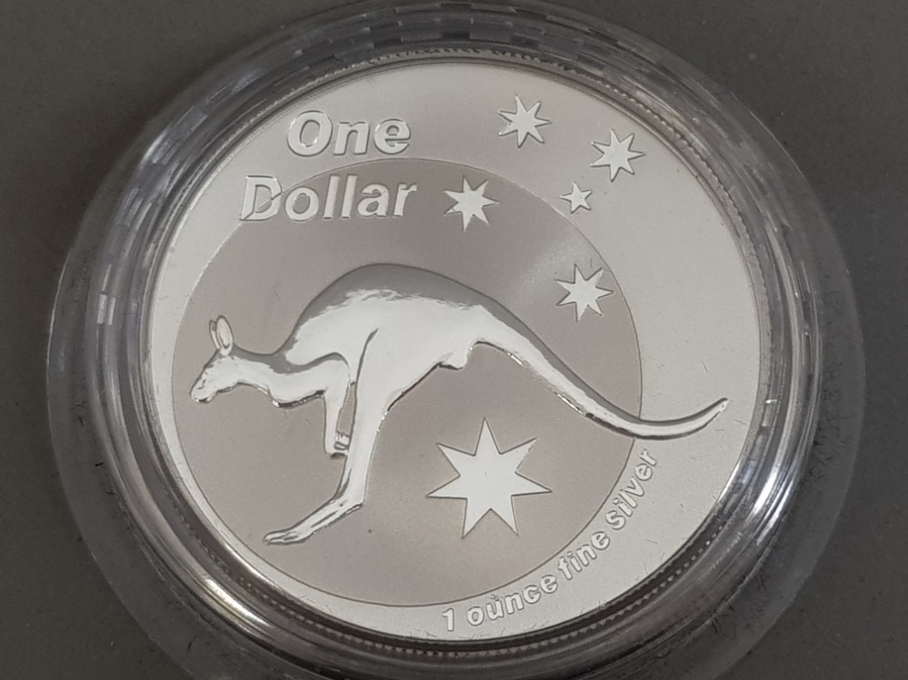 AUSTRALIA ONE OUNCE PURE SILVER 2005 KANGAROO 1 DOLLAR COIN