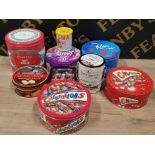 A LARGE LOT OF OLD AND NEW BISCUIT AND SWEET TINS INCLUDES ROYAL DANSK BUTTER FINGERS TRAVENERS