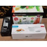 3 BOXED ITEMS INC RUSSEL HOBBS FRUIT AND VEG SPIRILAZER KITCHENCRAFT POTATO RICER AND A NICE