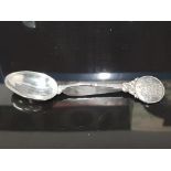 A SILVER GOLFING INTEREST SOUVENIR OR PRIZE SPOON BY JOSEPH MOORE BIRMINGHAM 1913? GWC AND CROSSED