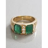 18CT GOLD EMERALD AND DIAMOND RING 22.6G SIZE 3