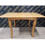 A MODERN BEECH PULL OUT EXTENDING DINING TABLE 129CM LONG TOGETHER WITH 4 MATCHING CHAIRS WITH CREAM