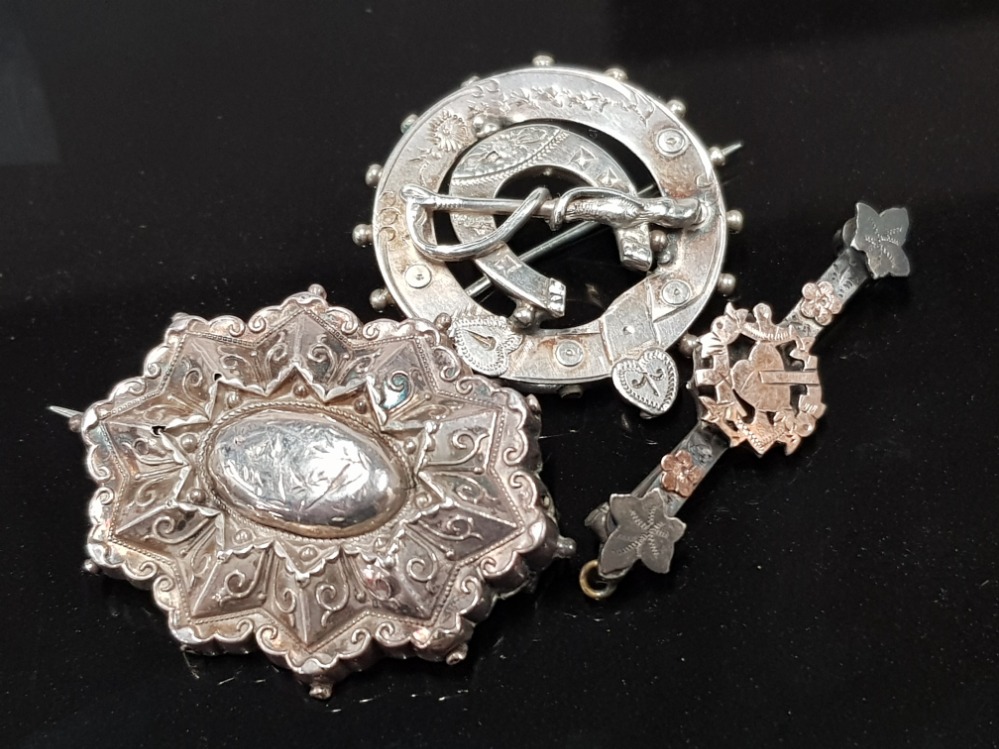 3 VICTORIAN SILVER BROOCHES 11.8G